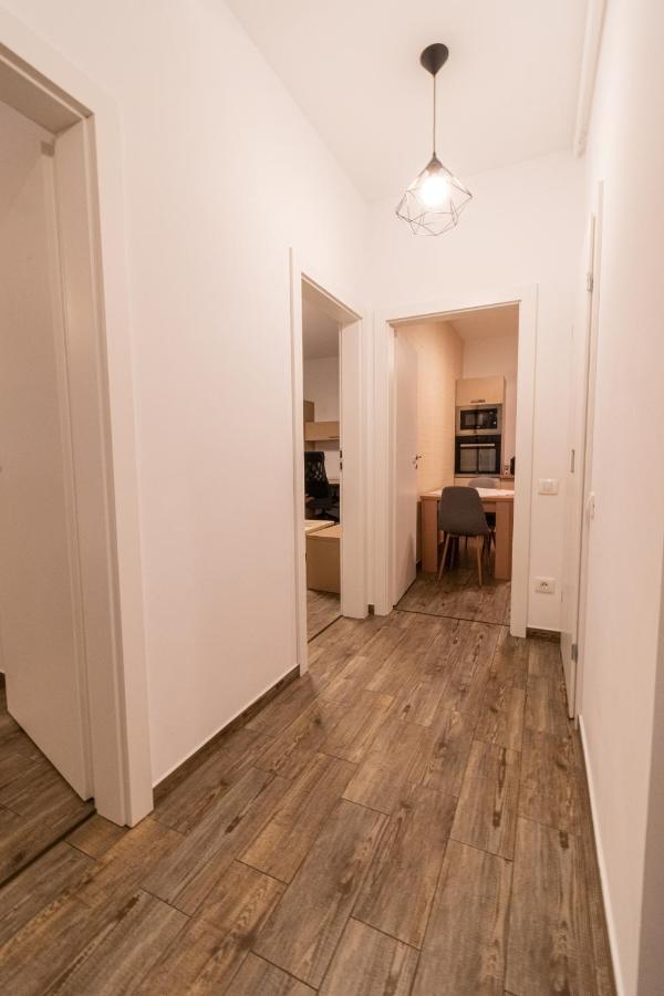 Yan Apartment - Near Mall & Free Private Parking Brasov Exterior photo