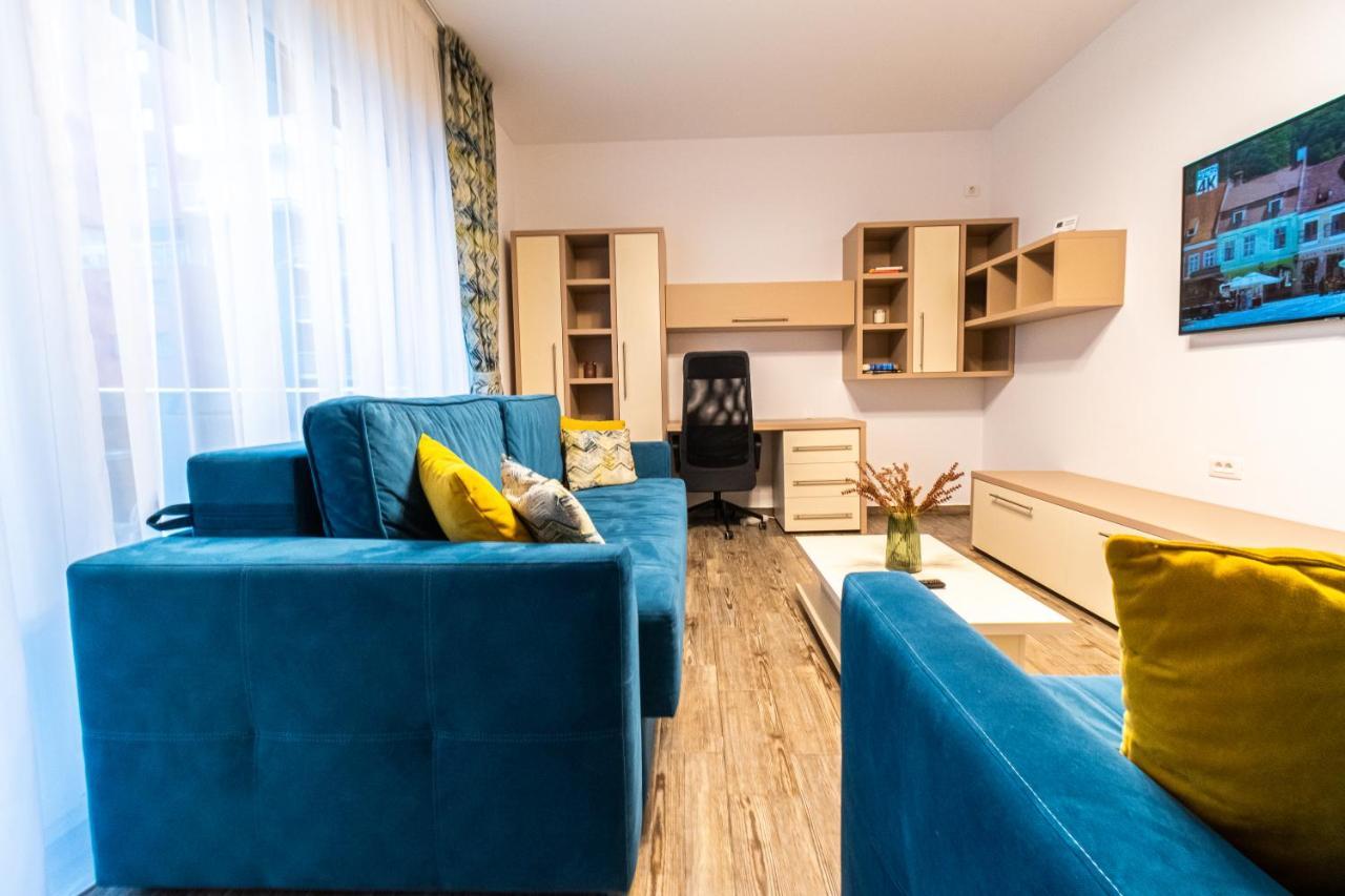 Yan Apartment - Near Mall & Free Private Parking Brasov Exterior photo